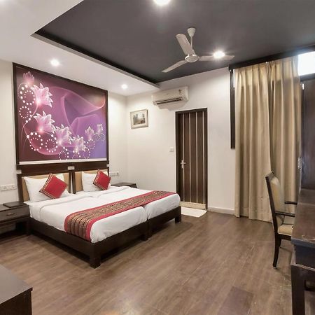 Oyo 9841 The Vivir 1 Hotel Noida Buitenkant foto