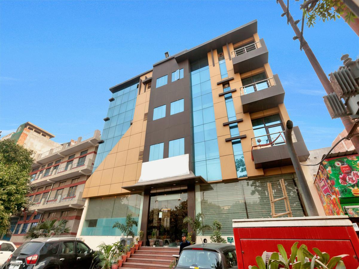 Oyo 9841 The Vivir 1 Hotel Noida Buitenkant foto