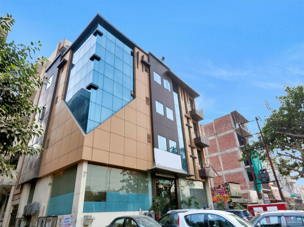Oyo 9841 The Vivir 1 Hotel Noida Buitenkant foto