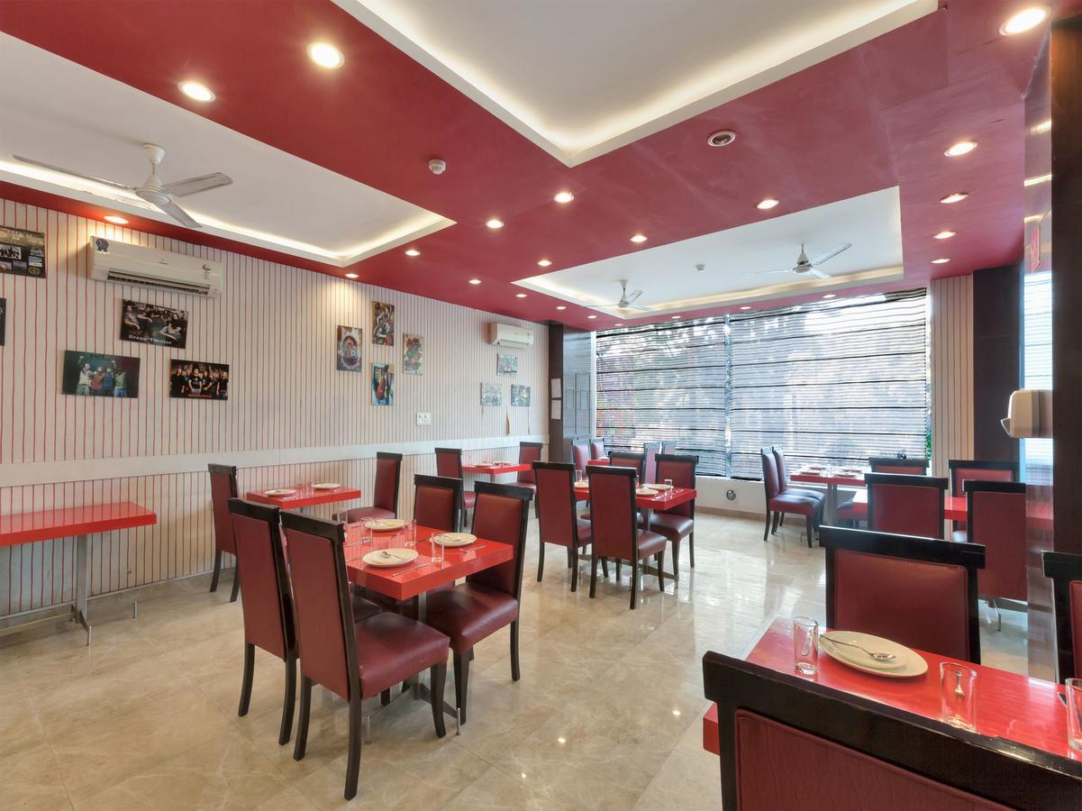 Oyo 9841 The Vivir 1 Hotel Noida Buitenkant foto