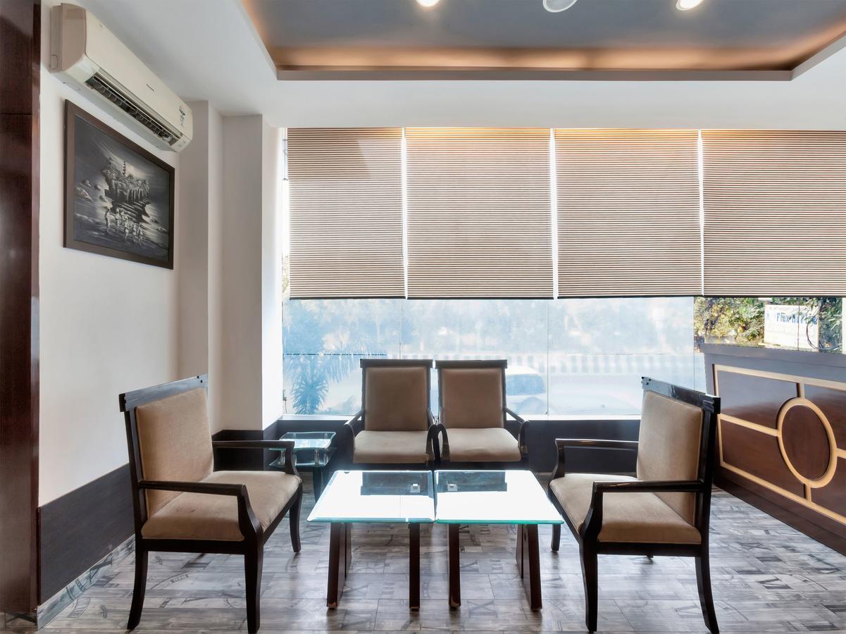 Oyo 9841 The Vivir 1 Hotel Noida Buitenkant foto