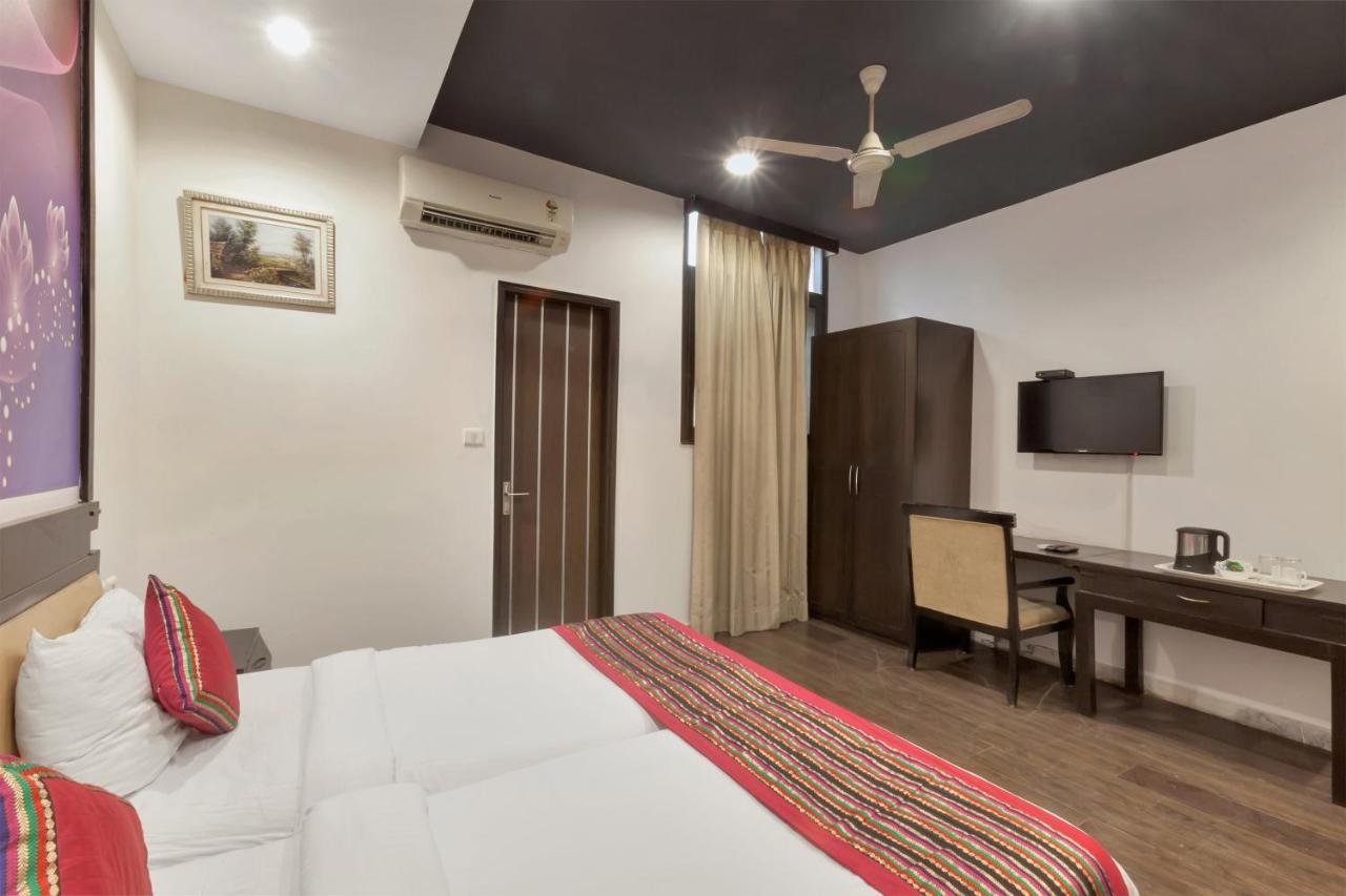 Oyo 9841 The Vivir 1 Hotel Noida Buitenkant foto