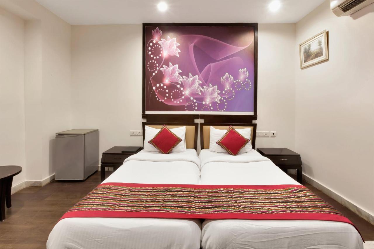 Oyo 9841 The Vivir 1 Hotel Noida Buitenkant foto