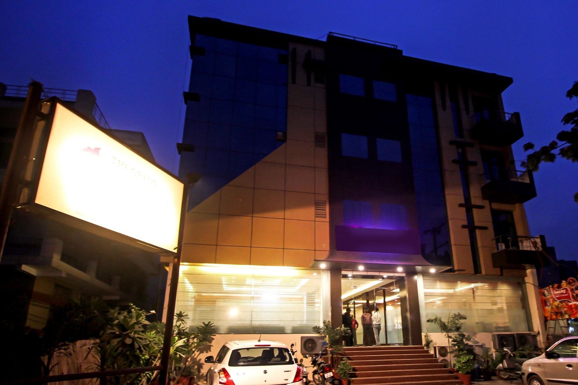 Oyo 9841 The Vivir 1 Hotel Noida Buitenkant foto