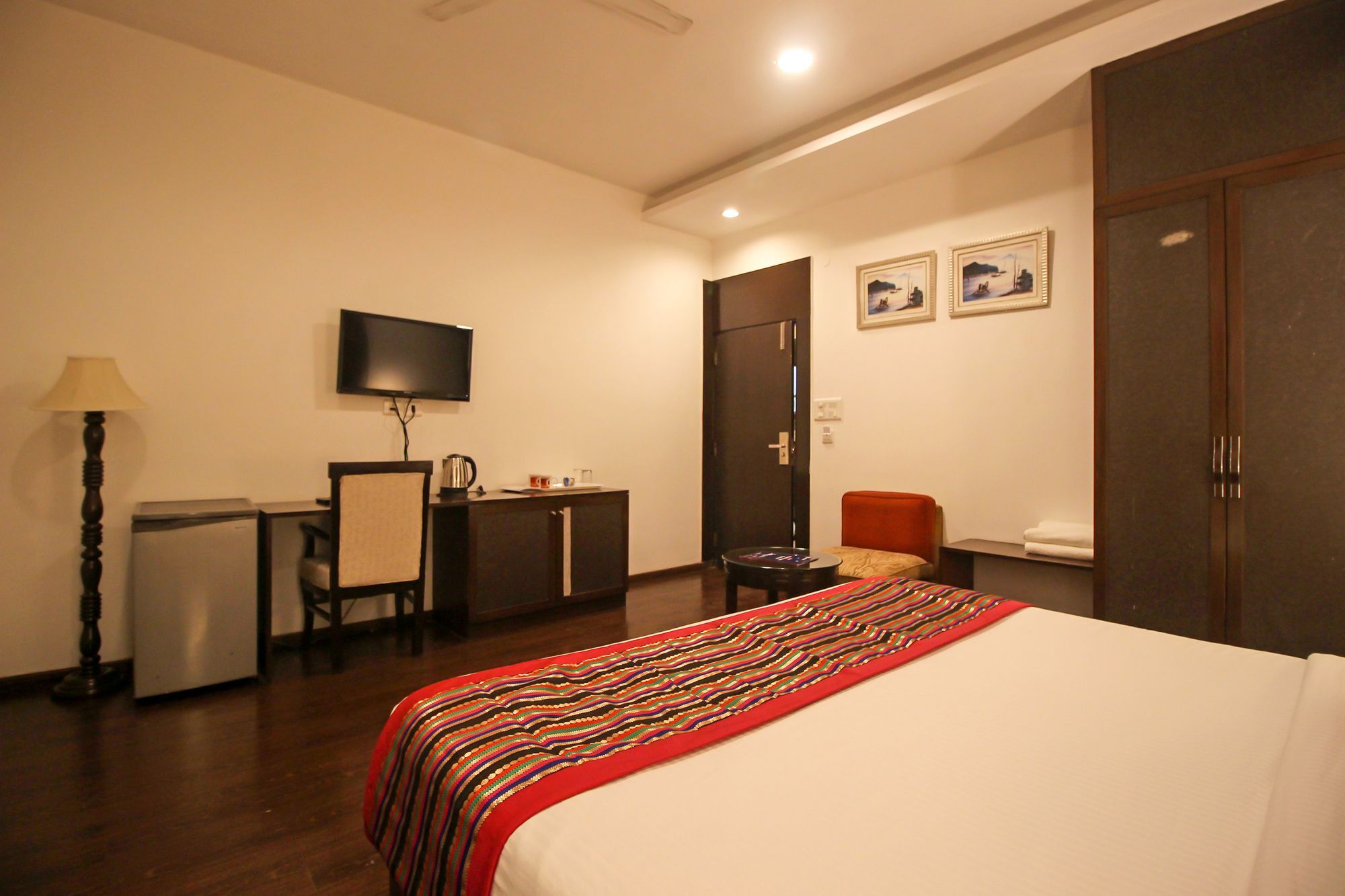 Oyo 9841 The Vivir 1 Hotel Noida Buitenkant foto