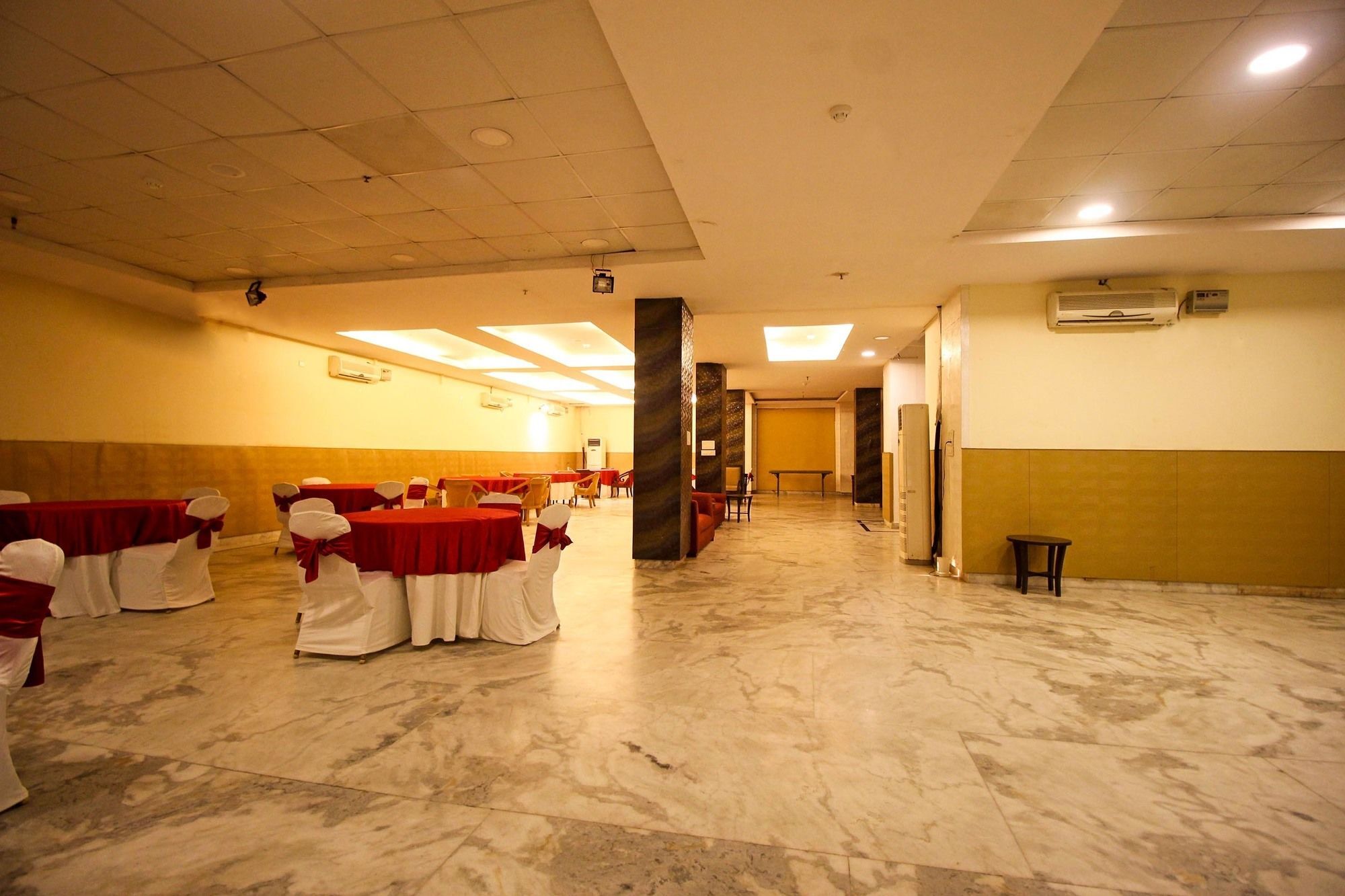 Oyo 9841 The Vivir 1 Hotel Noida Buitenkant foto
