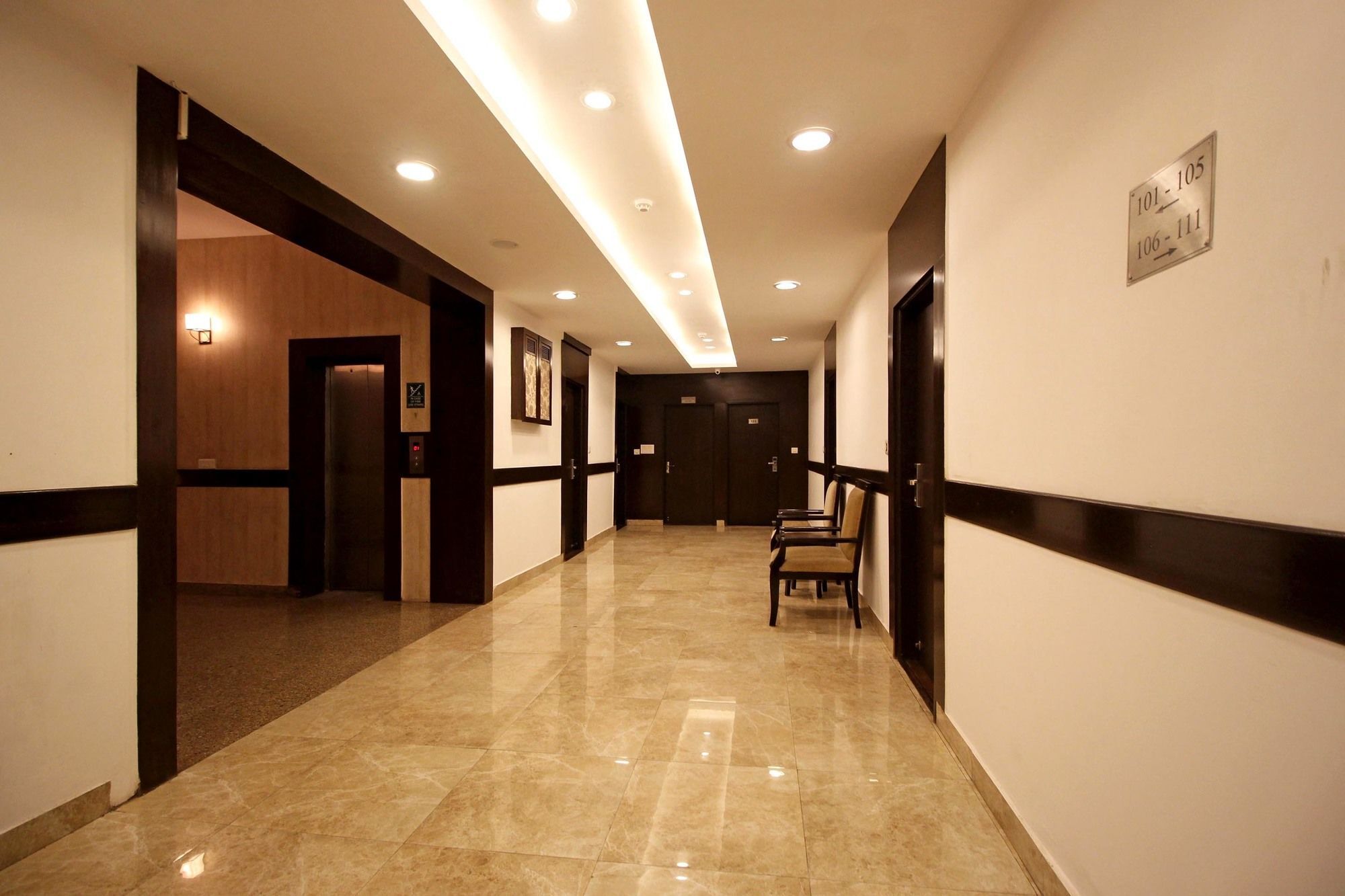 Oyo 9841 The Vivir 1 Hotel Noida Buitenkant foto