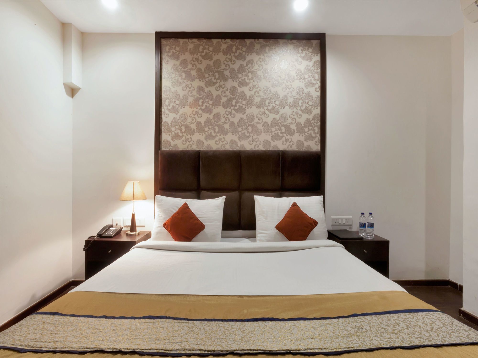 Oyo 9841 The Vivir 1 Hotel Noida Buitenkant foto