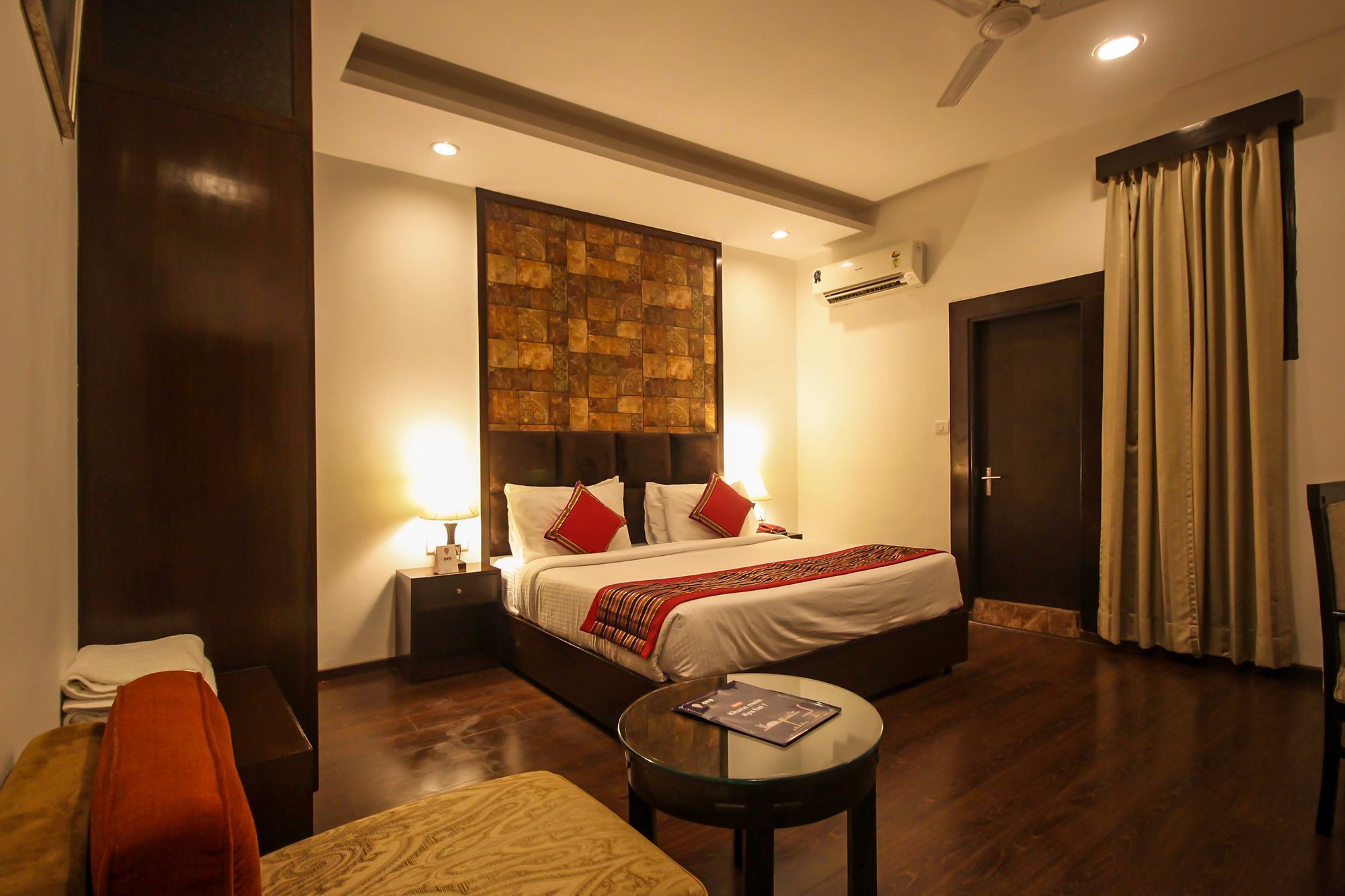 Oyo 9841 The Vivir 1 Hotel Noida Buitenkant foto