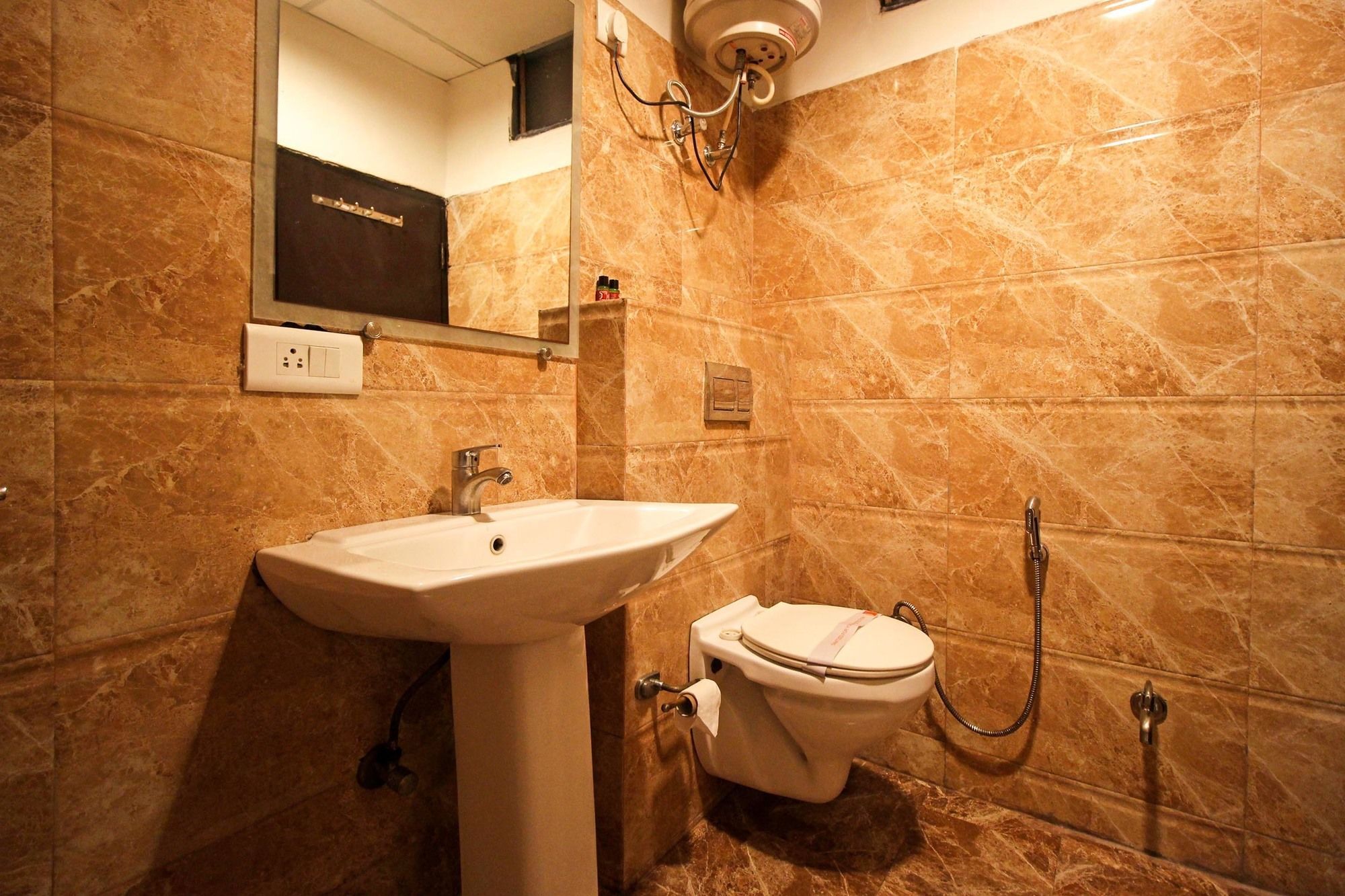 Oyo 9841 The Vivir 1 Hotel Noida Buitenkant foto